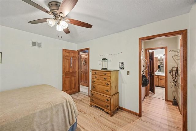 8225 NW Weatherby Drive, Weatherby Lake, MO 64152