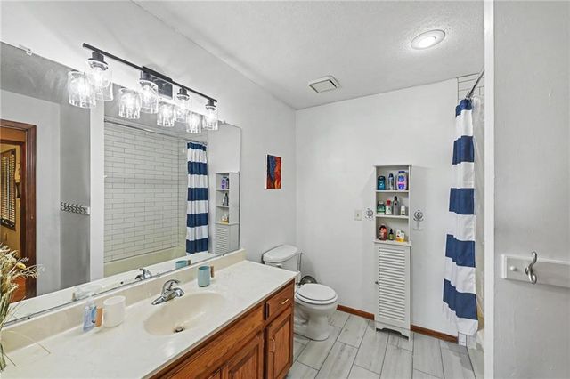 8225 NW Weatherby Drive, Weatherby Lake, MO 64152