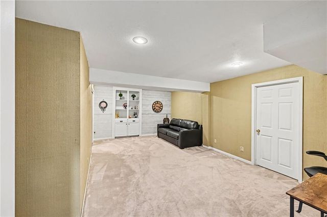 8225 NW Weatherby Drive, Weatherby Lake, MO 64152