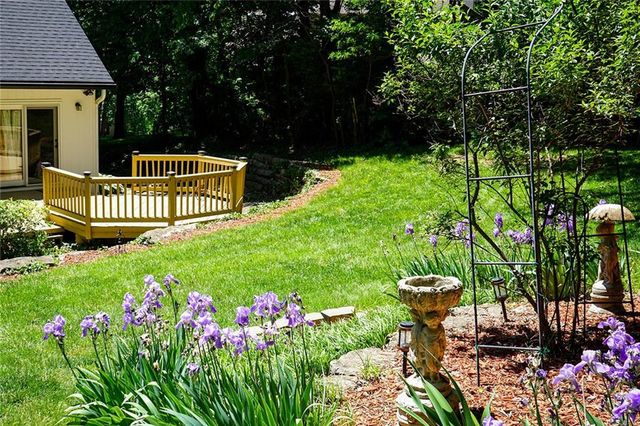 8225 NW Weatherby Drive, Weatherby Lake, MO 64152