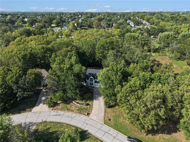 8225 NW Weatherby Drive, Weatherby Lake, MO 64152