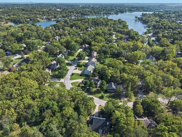 8225 NW Weatherby Drive, Weatherby Lake, MO 64152
