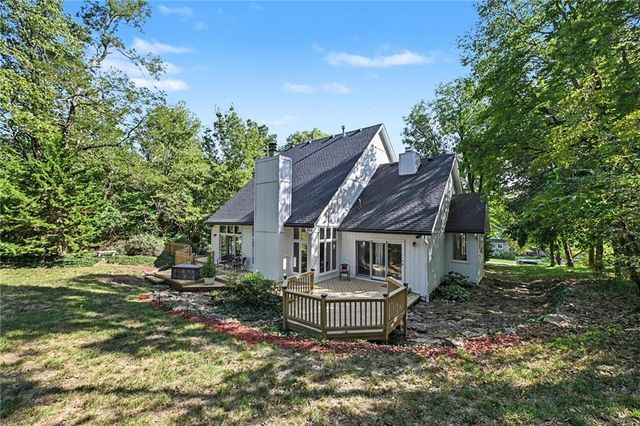 8225 NW Weatherby Drive, Weatherby Lake, MO 64152
