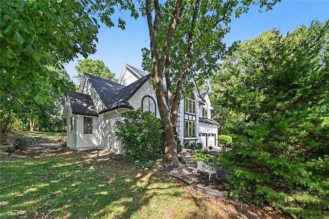 8225 NW Weatherby Drive, Weatherby Lake, MO 64152
