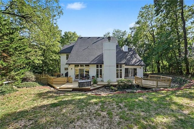 8225 NW Weatherby Drive, Weatherby Lake, MO 64152
