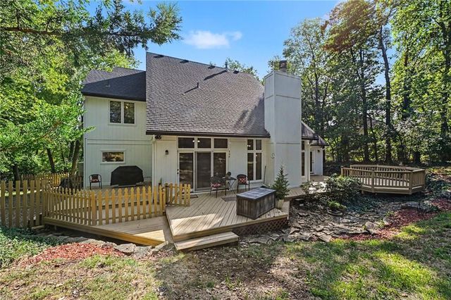 8225 NW Weatherby Drive, Weatherby Lake, MO 64152
