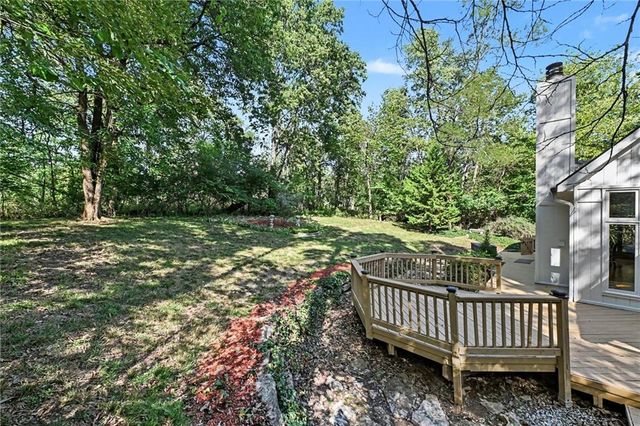 8225 NW Weatherby Drive, Weatherby Lake, MO 64152