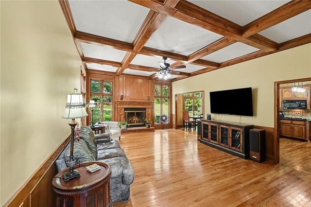 8225 NW Weatherby Drive, Weatherby Lake, MO 64152