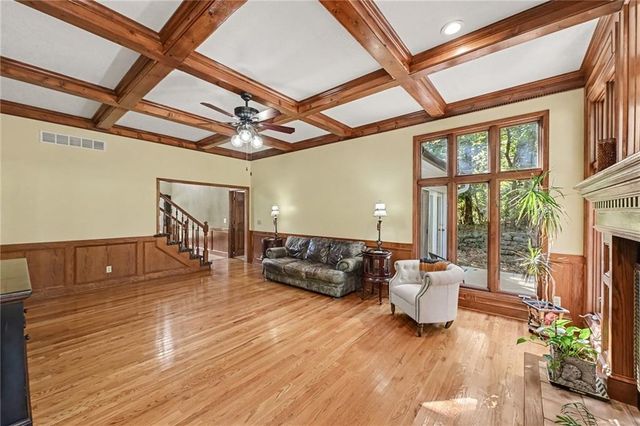 8225 NW Weatherby Drive, Weatherby Lake, MO 64152