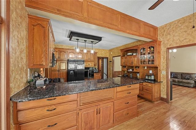 8225 NW Weatherby Drive, Weatherby Lake, MO 64152