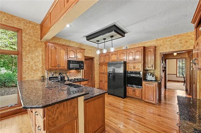 8225 NW Weatherby Drive, Weatherby Lake, MO 64152