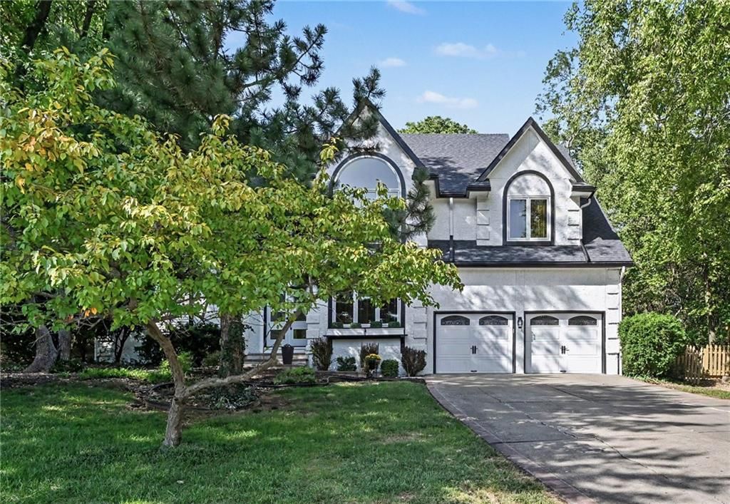 8225 NW Weatherby Drive, Weatherby Lake, MO 64152