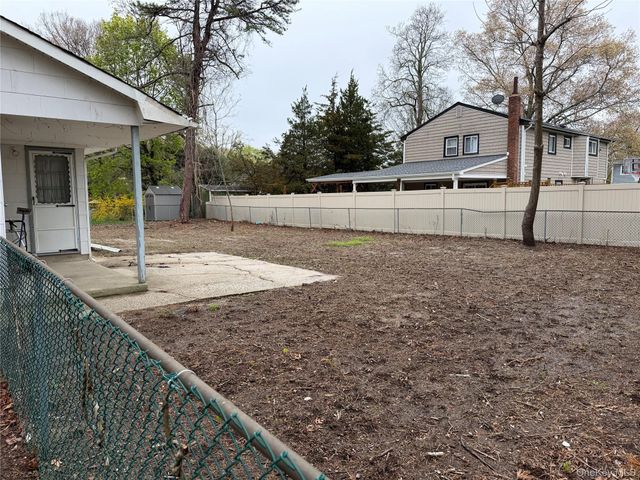 6 Christmann Avenue, East Moriches, NY 11940
