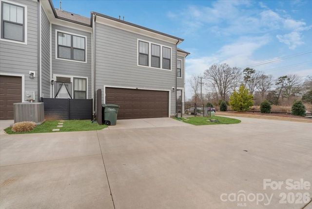 10220 Meeting House Drive NW, Huntersville, NC 28078