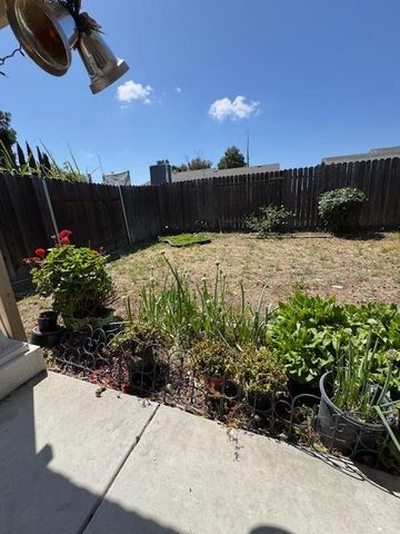 8204 Essen Way, Sacramento, CA 95823