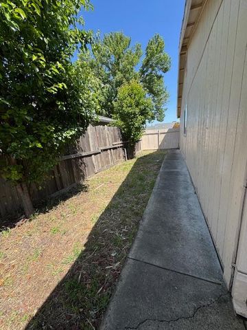 8204 Essen Way, Sacramento, CA 95823