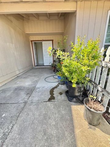 8204 Essen Way, Sacramento, CA 95823