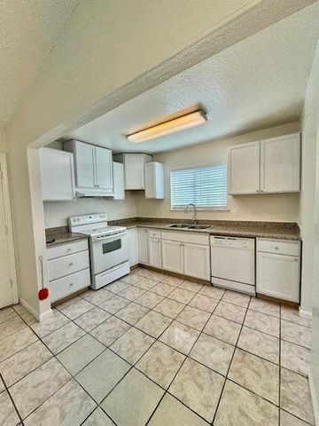 8204 Essen Way, Sacramento, CA 95823