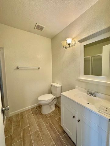 8204 Essen Way, Sacramento, CA 95823