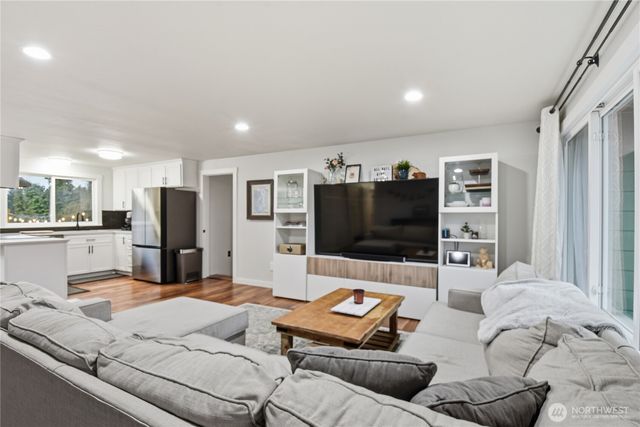 422 216th Street SW, Bothell, WA 98021