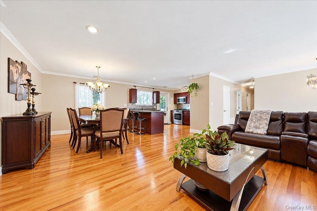 34 Frostfield Place, Melville, NY 11747 — photo 4