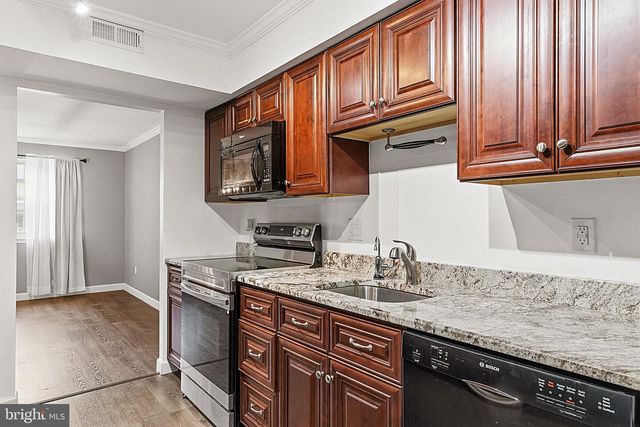 26 LAKESIDE DR, Marlton, NJ 08053