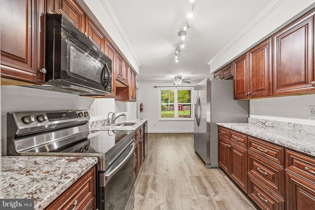 26 LAKESIDE DR, Marlton, NJ 08053