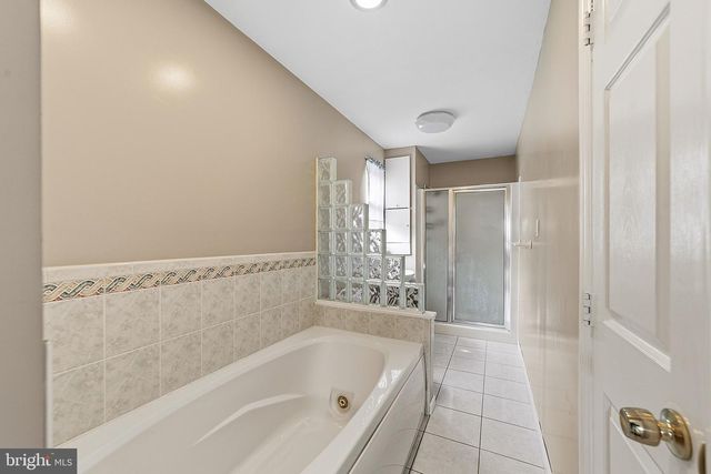 26 LAKESIDE DR, Marlton, NJ 08053