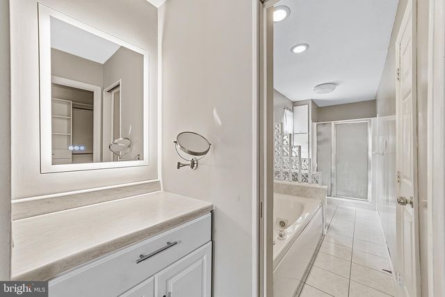 26 LAKESIDE DR, Marlton, NJ 08053