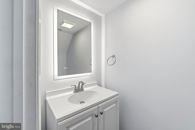 26 LAKESIDE DR, Marlton, NJ 08053