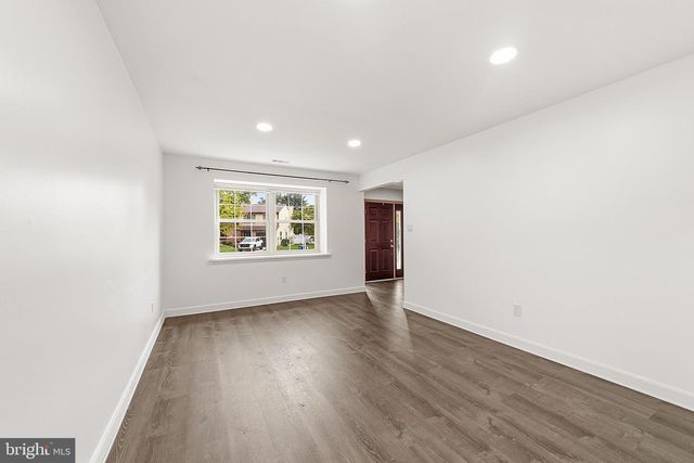 26 LAKESIDE DR, Marlton, NJ 08053