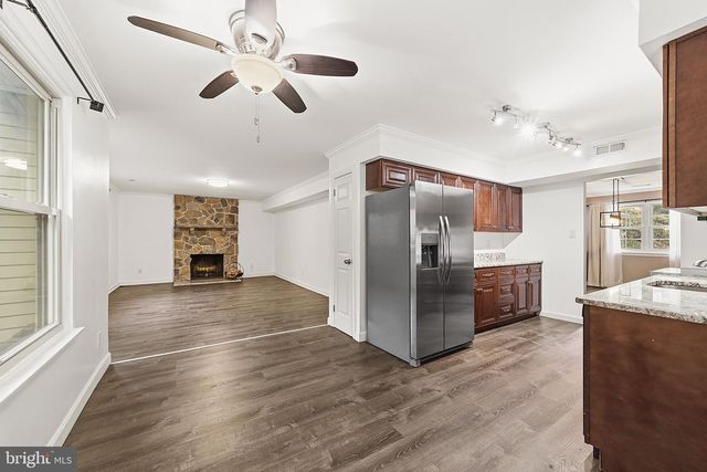 26 LAKESIDE DR, Marlton, NJ 08053