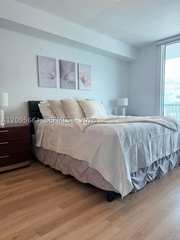 1200 Brickell Bay Dr 4220, Miami, FL 33131