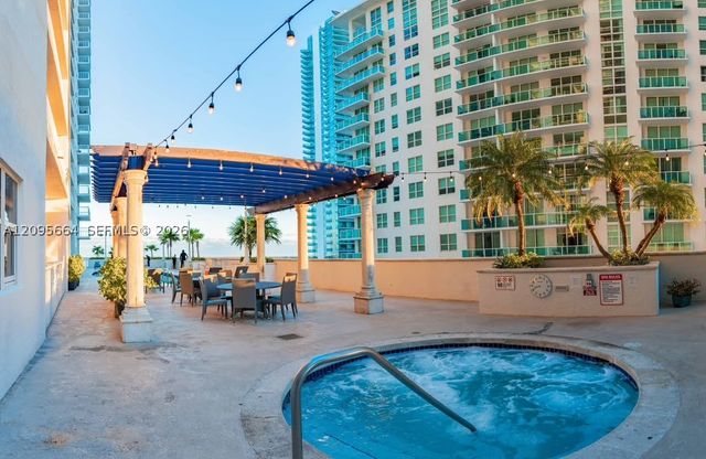 1200 Brickell Bay Dr 4220, Miami, FL 33131