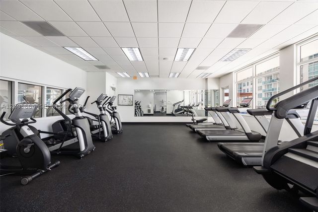 1200 Brickell Bay Dr 4220, Miami, FL 33131