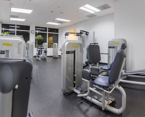 1200 Brickell Bay Dr 4220, Miami, FL 33131
