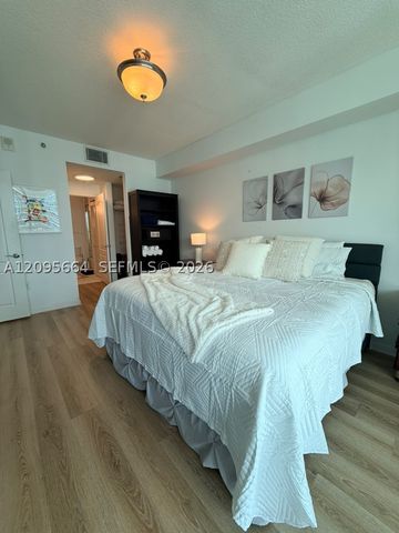 1200 Brickell Bay Dr 4220, Miami, FL 33131