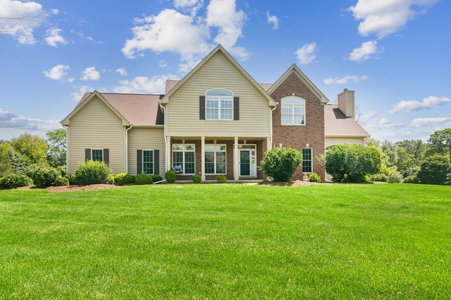 175 Clover Hill Lane, North Barrington, IL 60010