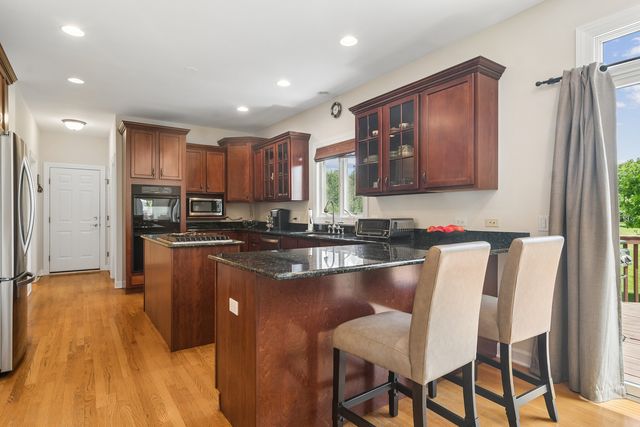 175 Clover Hill Lane, North Barrington, IL 60010