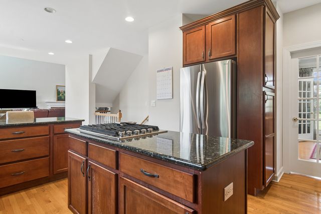 175 Clover Hill Lane, North Barrington, IL 60010