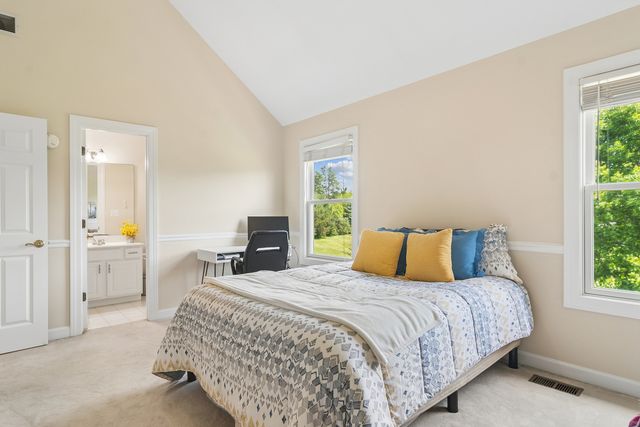175 Clover Hill Lane, North Barrington, IL 60010