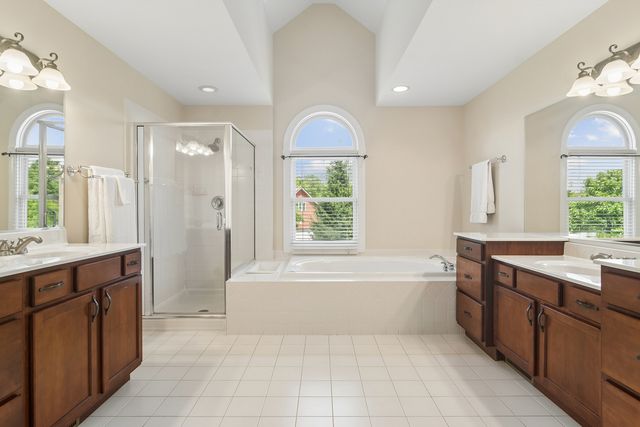 175 Clover Hill Lane, North Barrington, IL 60010