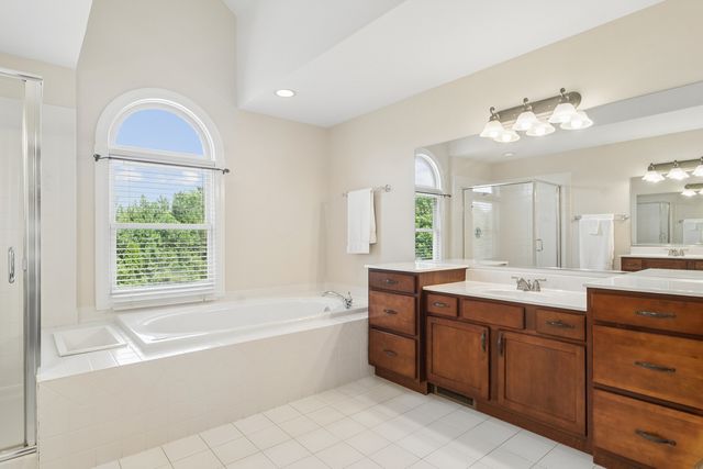 175 Clover Hill Lane, North Barrington, IL 60010