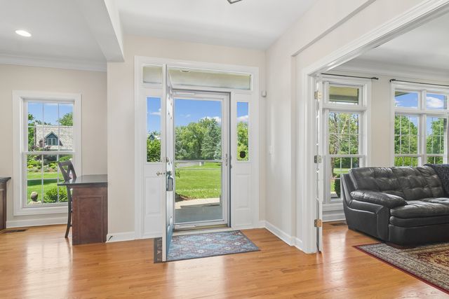 175 Clover Hill Lane, North Barrington, IL 60010