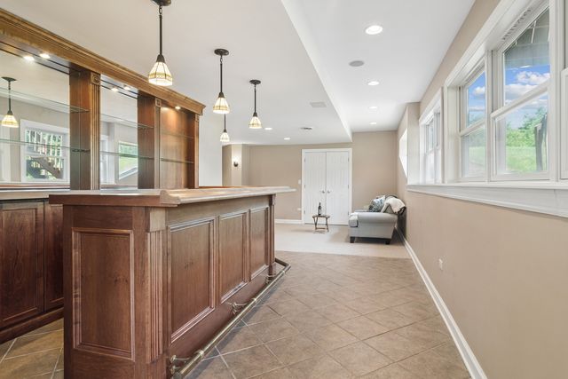 175 Clover Hill Lane, North Barrington, IL 60010