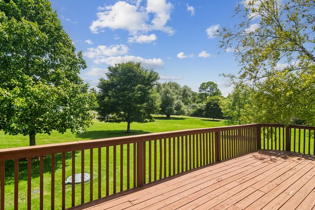 175 Clover Hill Lane, North Barrington, IL 60010