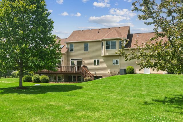 175 Clover Hill Lane, North Barrington, IL 60010
