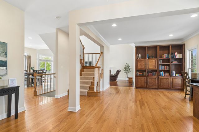 175 Clover Hill Lane, North Barrington, IL 60010