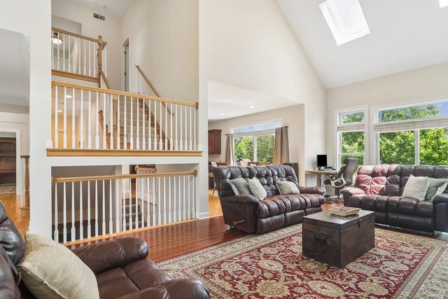 175 Clover Hill Lane, North Barrington, IL 60010