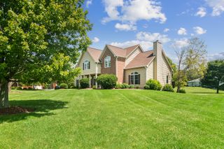 175 Clover Hill Lane, North Barrington, IL 60010
